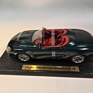Maisto 1:18 Scale Green Ford Mustang Mach 111 Convertible Die-cast Car With Box